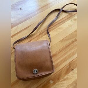 Classic Brown Leather Crossbody Bag - Timeless Everyday Style